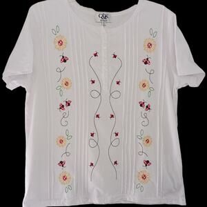 ADORABLE PULLOVER TOP WITH EMBROIDERED LADYBUGS & FLOWERS SIZE MEDIUM